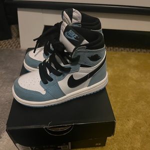 University blue retro Jordan1 high
